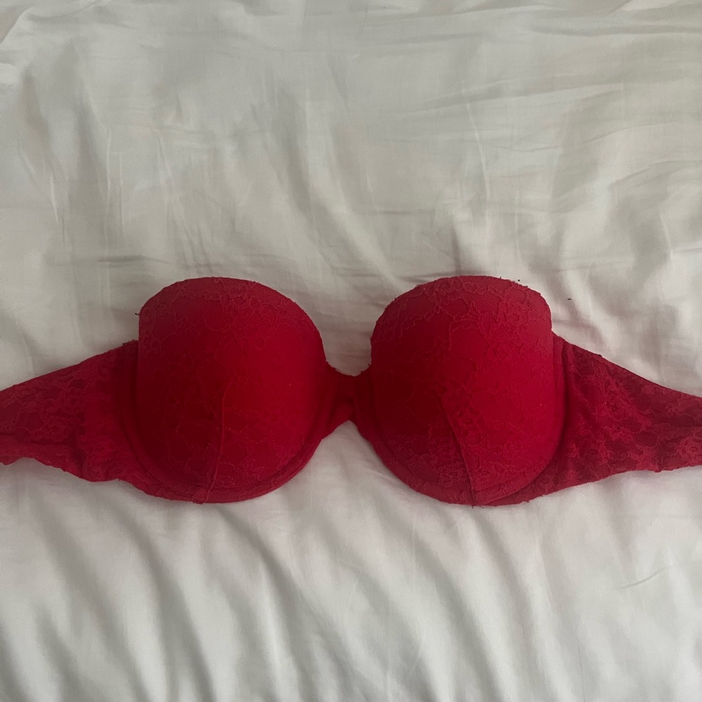 Victoria’s Secret red lace strapless bra